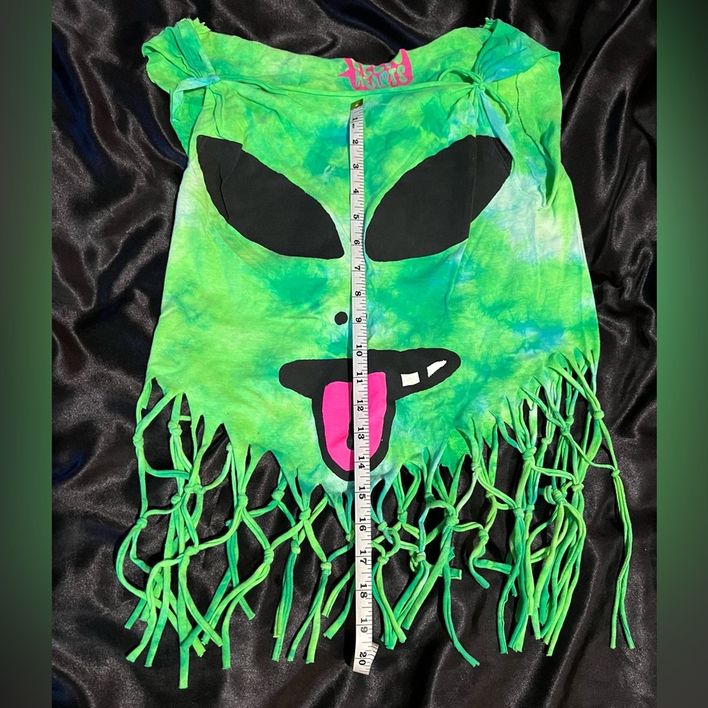 One of a kind Alien top - Picture 2 of 4